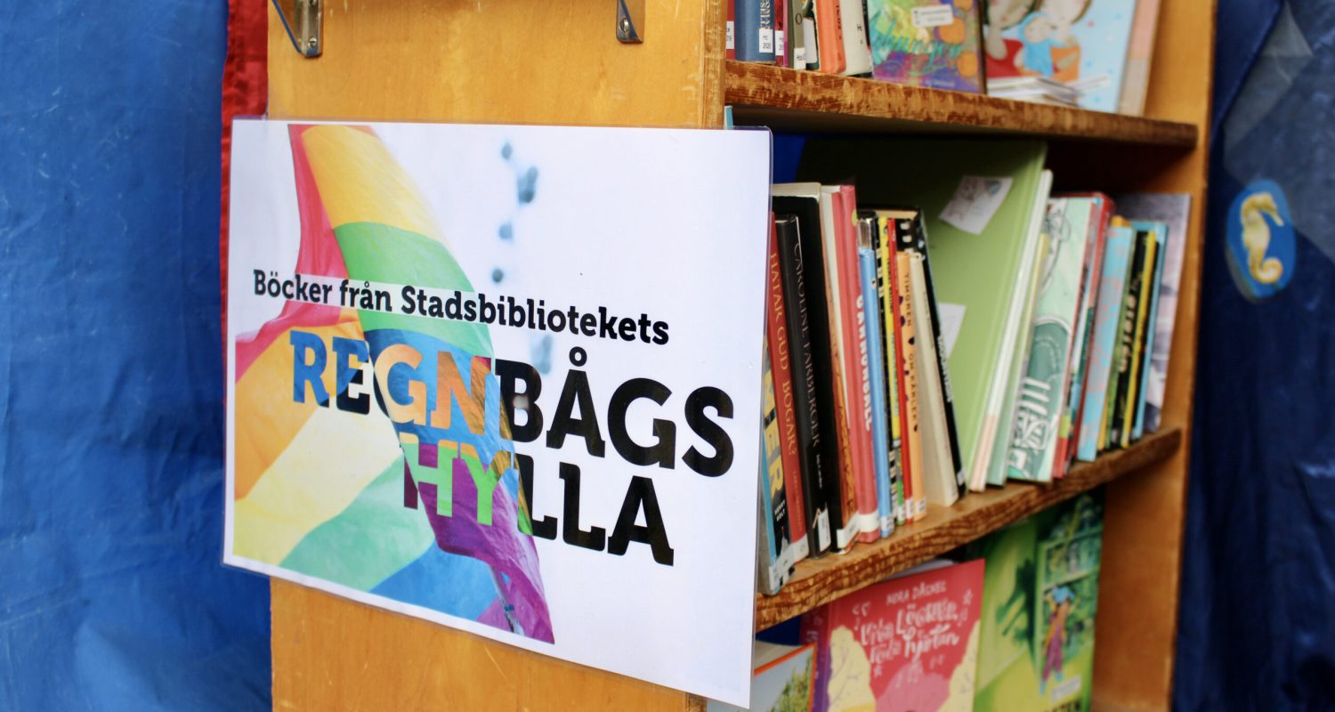 Springpride_Eskilstuna_2022_regnbågshylla Springpride_Eskilstuna_2022_regnbågshylla