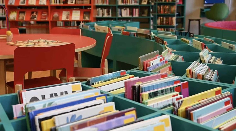 Folkbibliotek på skola